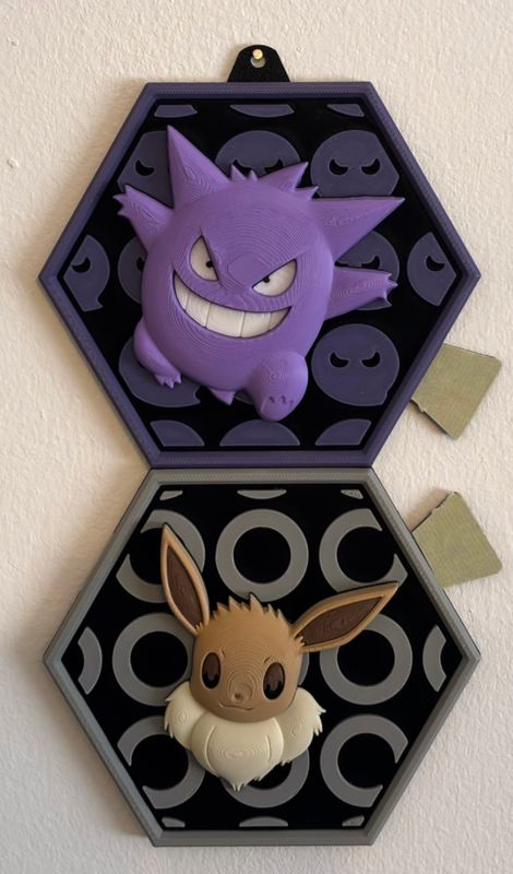 Médaillons Ectoplasma et Évoli assemblés sur deux plaques